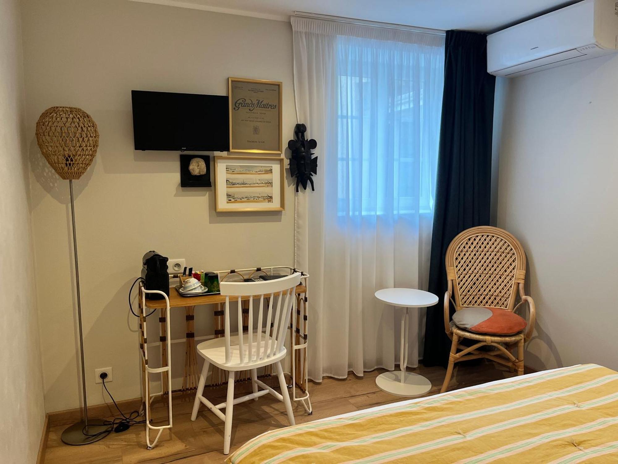 Irin Hotel อองทีบส์ ภายนอก รูปภาพ